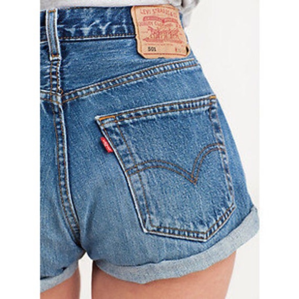 Levi’s high waist Button Fly medium wash shorts 25